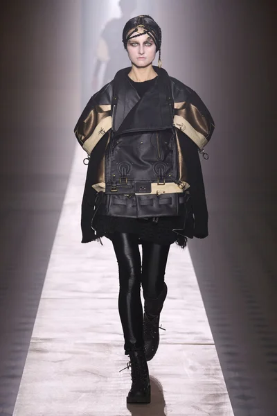Look 19